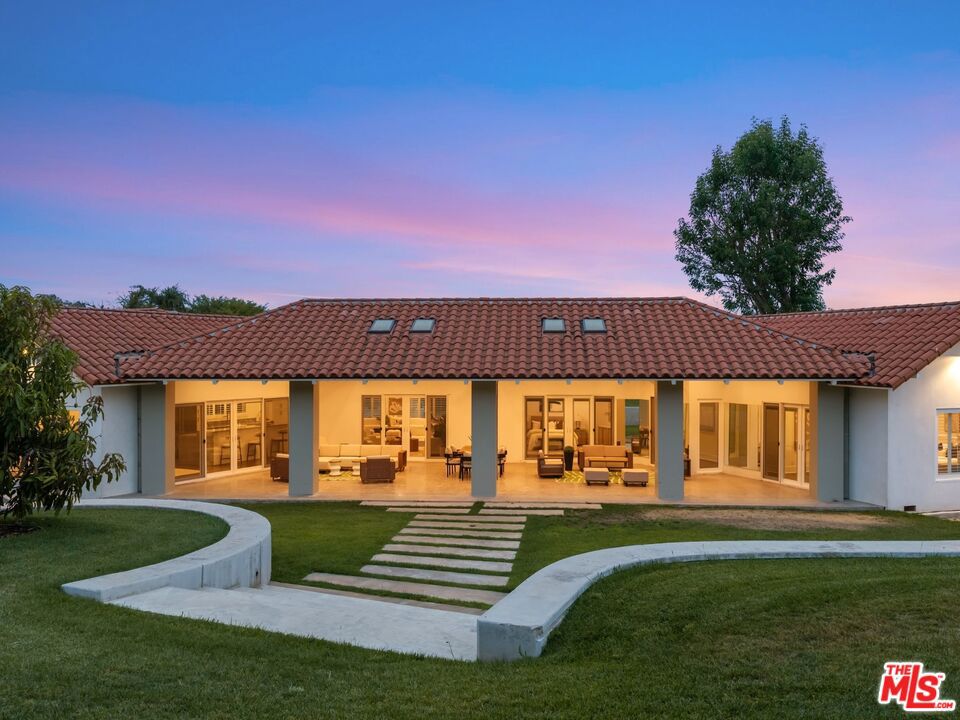 9700 Portada Drive