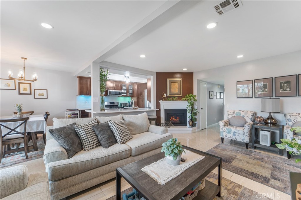 825 W Fletcher Avenue 111