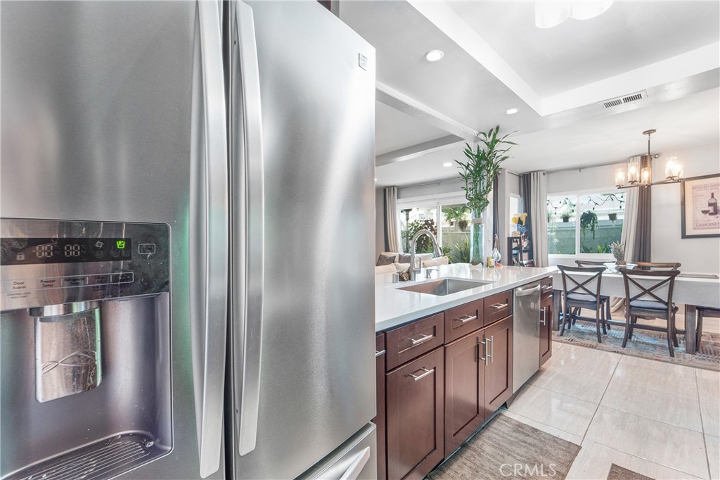 825 W Fletcher Avenue 111