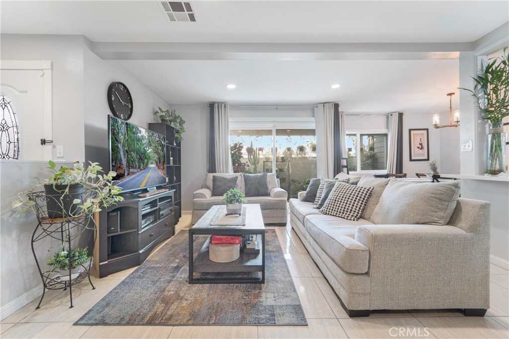 825 W Fletcher Avenue 111