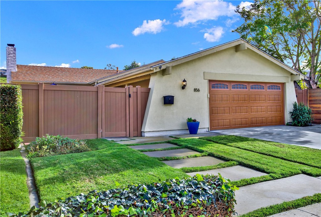 856 Camino de Los Mares