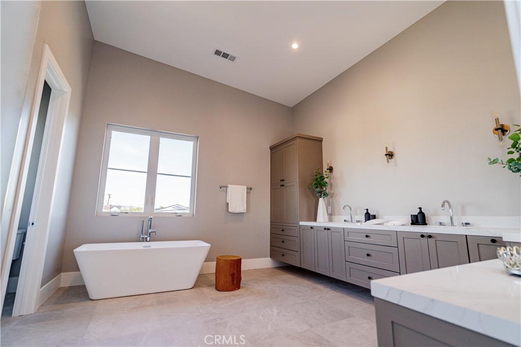 172 E Wilson Street A