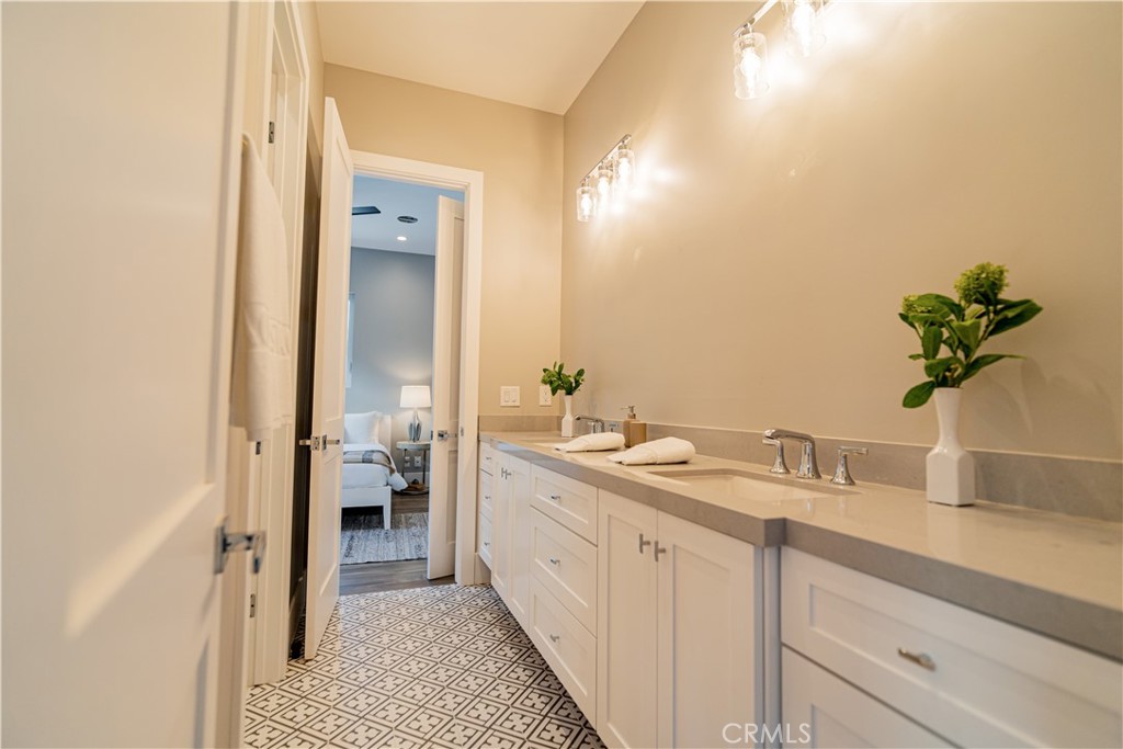 172 E Wilson Street B