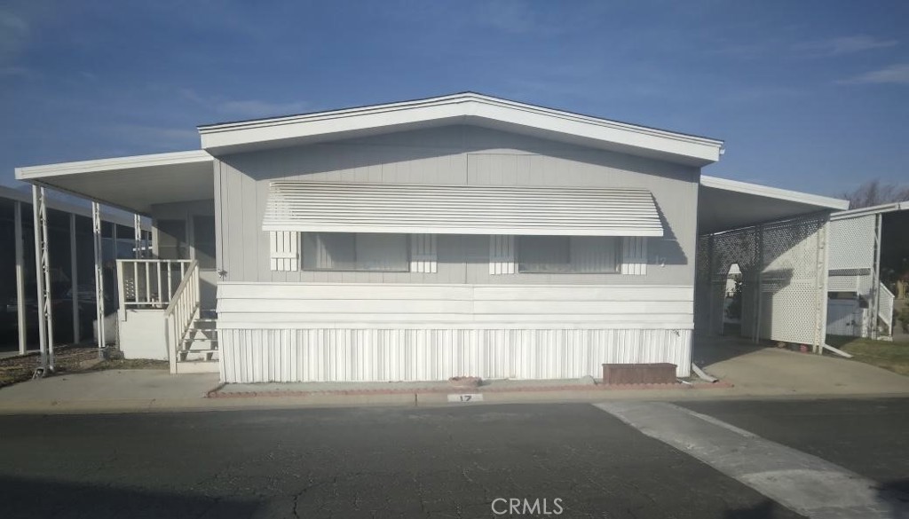 9999 Foothill Blvd 17