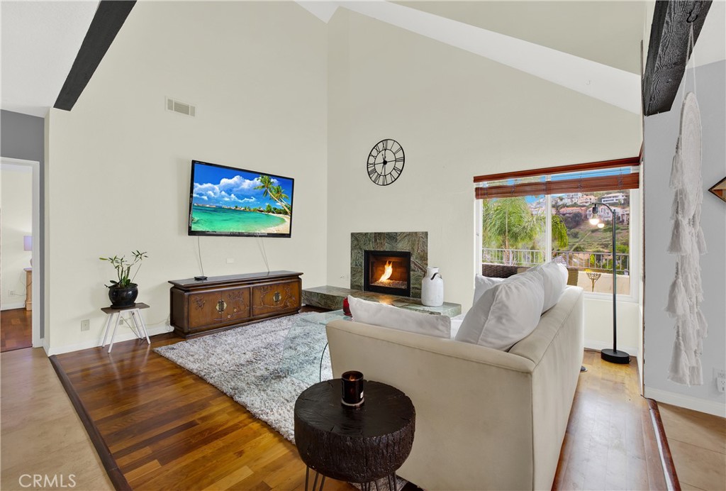 140 Avenida Mesita 15