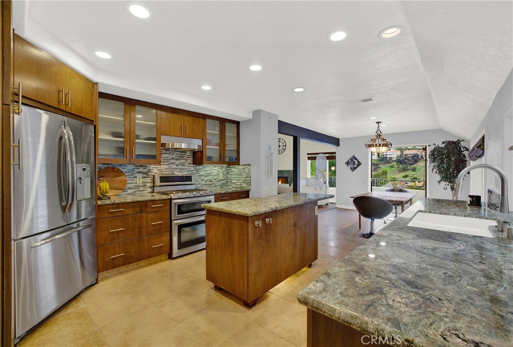 140 Avenida Mesita 15