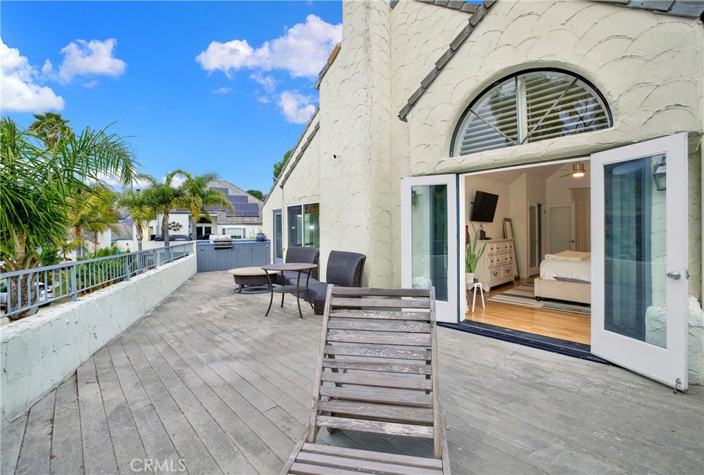 140 Avenida Mesita 15