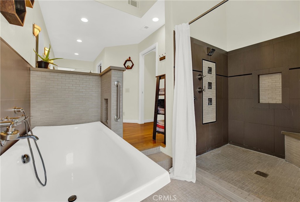 140 Avenida Mesita 15