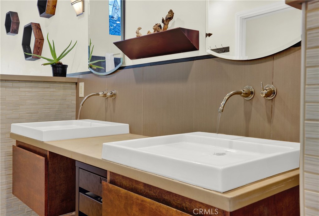 140 Avenida Mesita 15