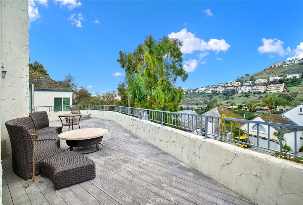 140 Avenida Mesita 15