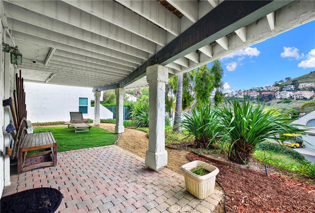 140 Avenida Mesita 15