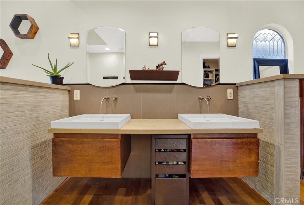 140 Avenida Mesita 15