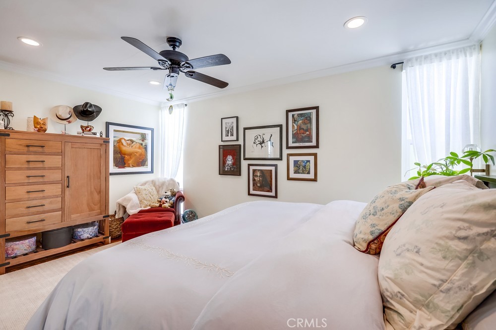 201 S La Esperanza R10