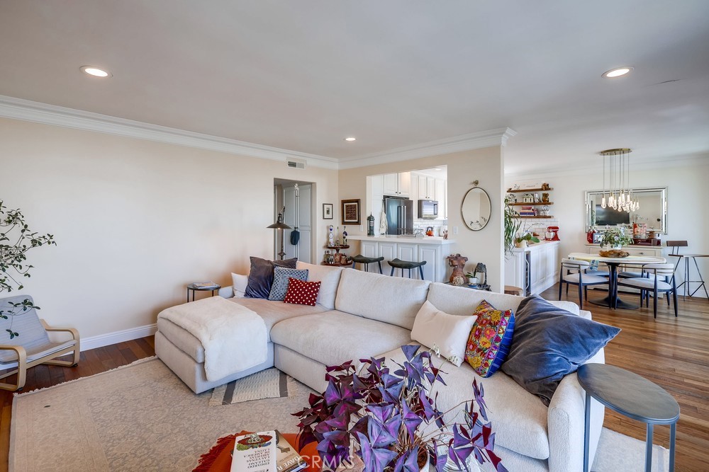 201 S La Esperanza R10