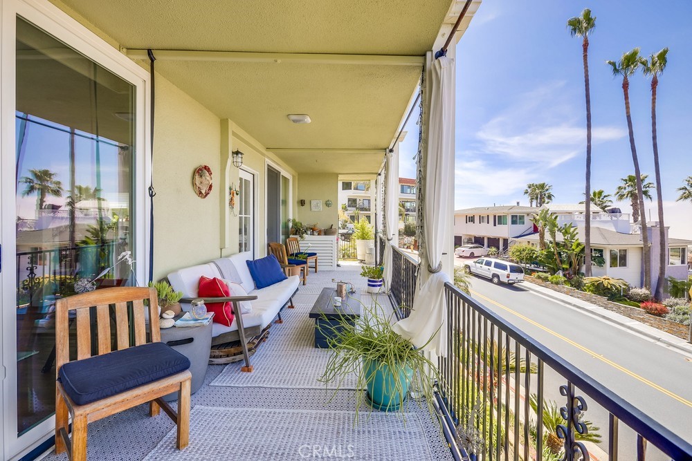 201 S La Esperanza R10