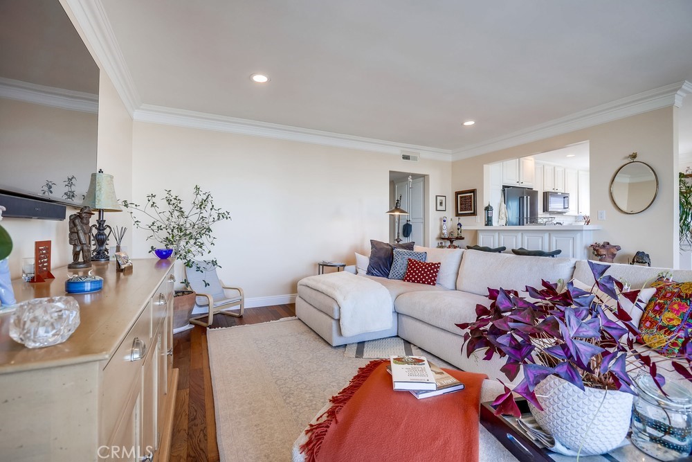 201 S La Esperanza R10