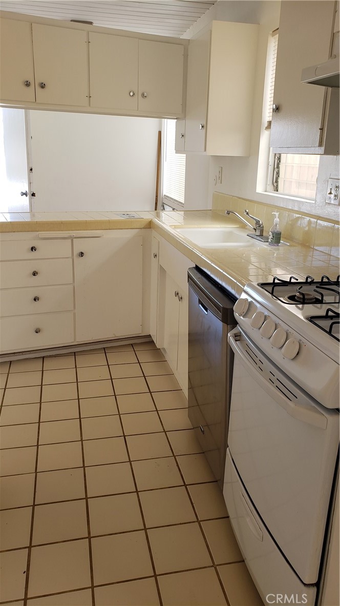 708 Narcissus Avenue