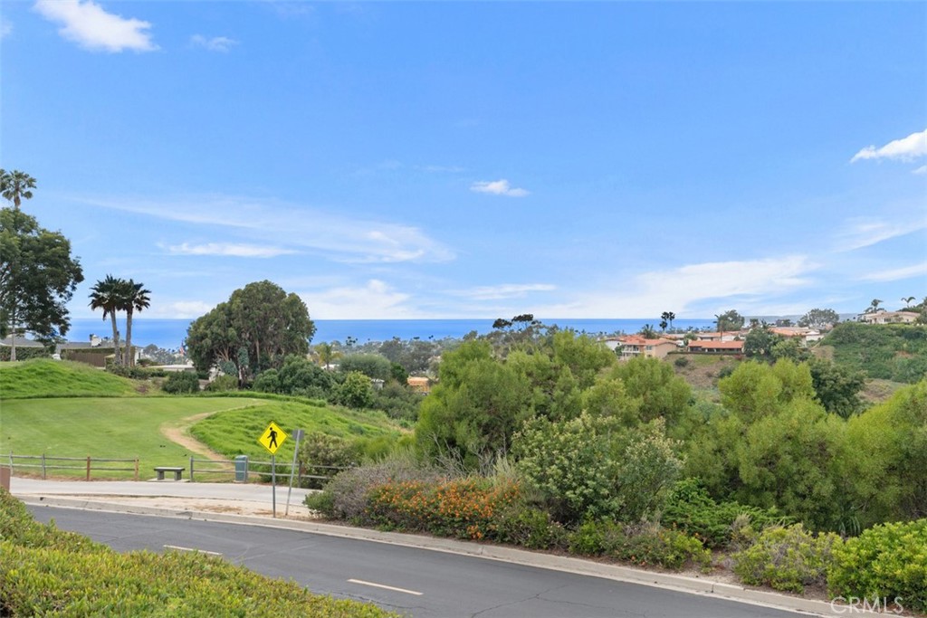 700 E Avenida Magdalena