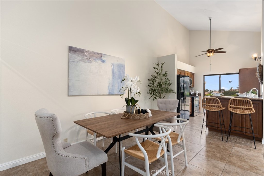 700 E Avenida Magdalena