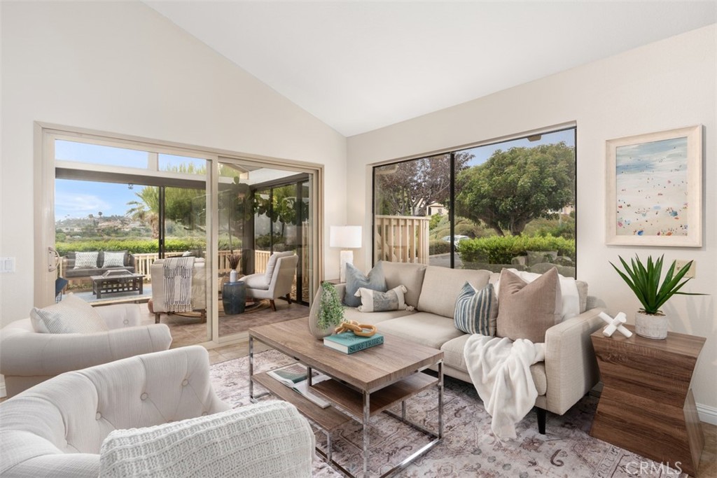 700 E Avenida Magdalena