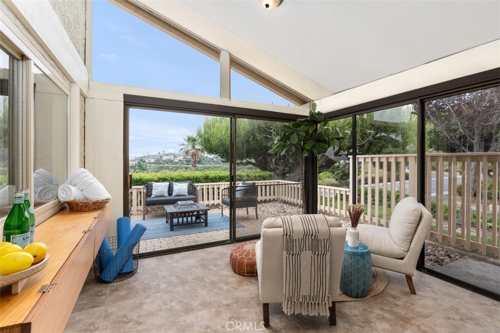 700 E Avenida Magdalena