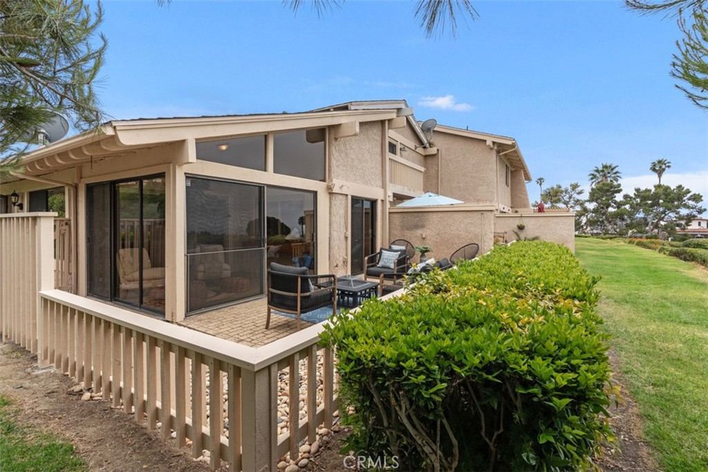 700 E Avenida Magdalena