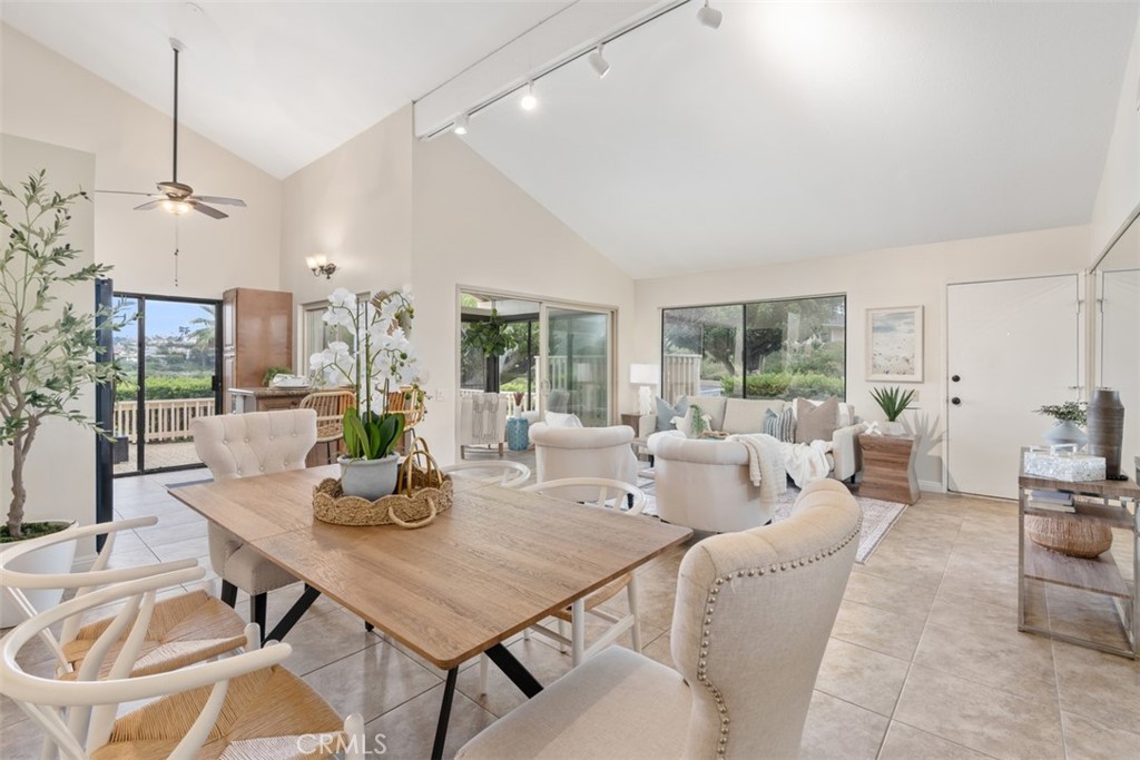 700 E Avenida Magdalena