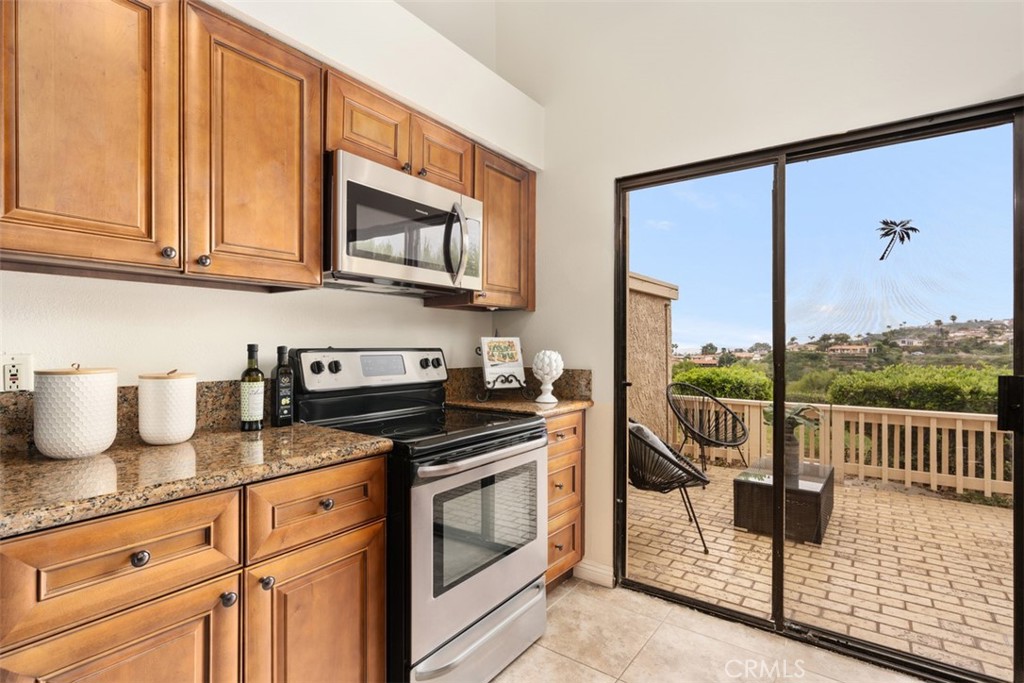 700 E Avenida Magdalena