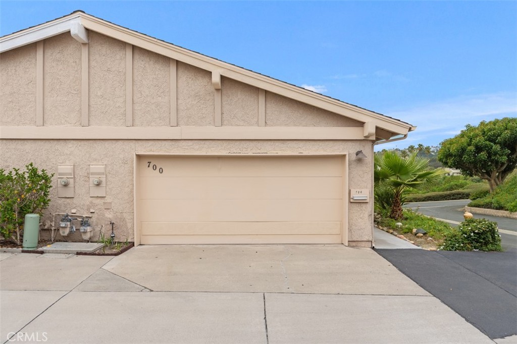 700 E Avenida Magdalena