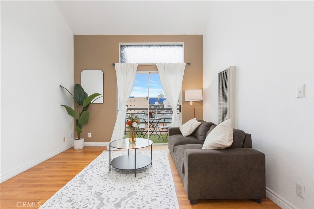 327 Chestnut Avenue 302