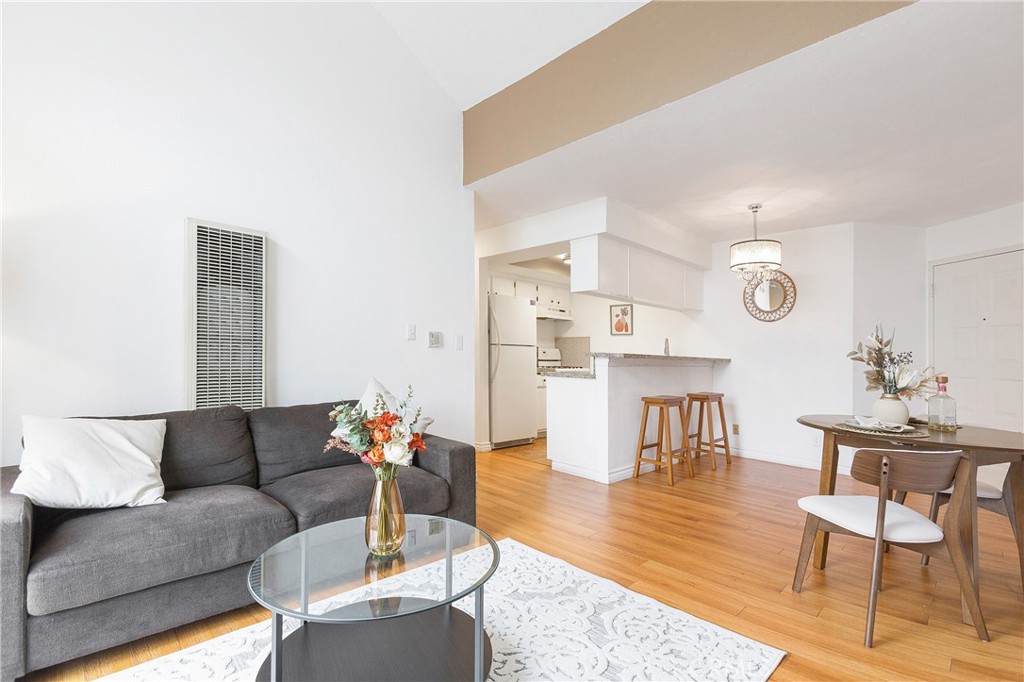 327 Chestnut Avenue 302