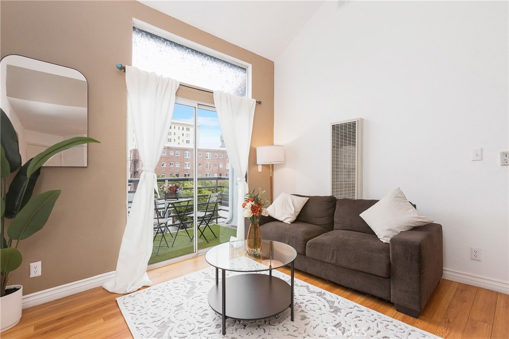 327 Chestnut Avenue 302