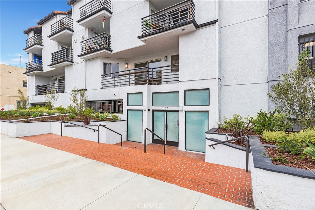 327 Chestnut Avenue 302