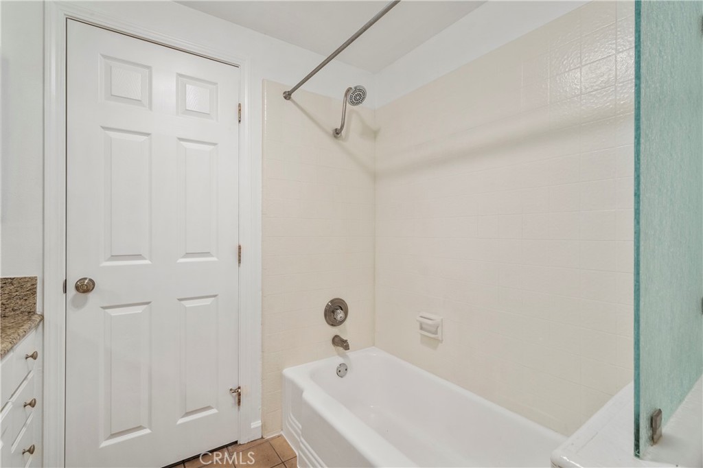 303 E Chestnut Avenue