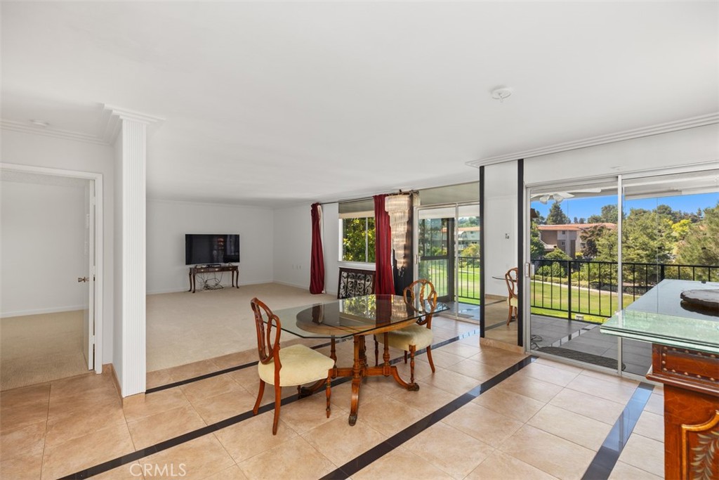 2353 Via Mariposa W 1C