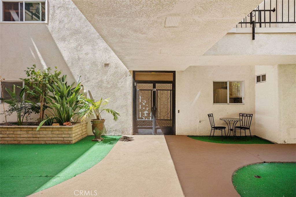 2353 Via Mariposa W 1C