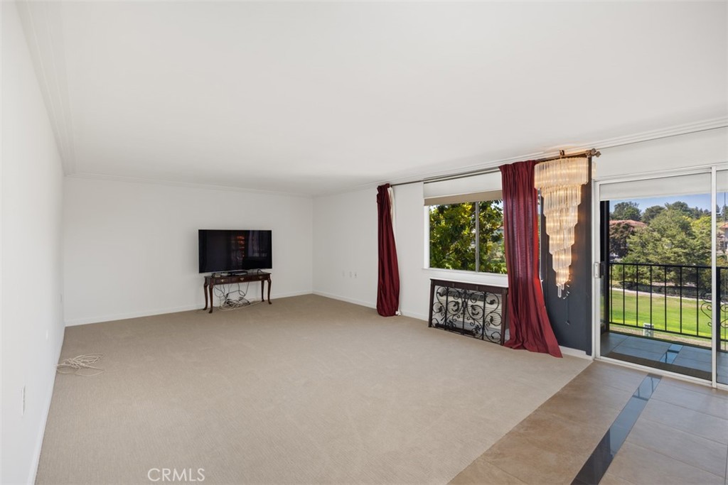 2353 Via Mariposa W 1C