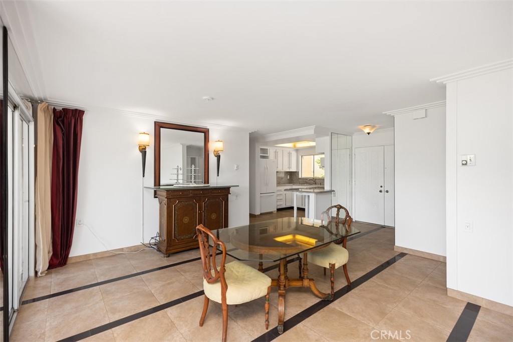 2353 Via Mariposa W 1C