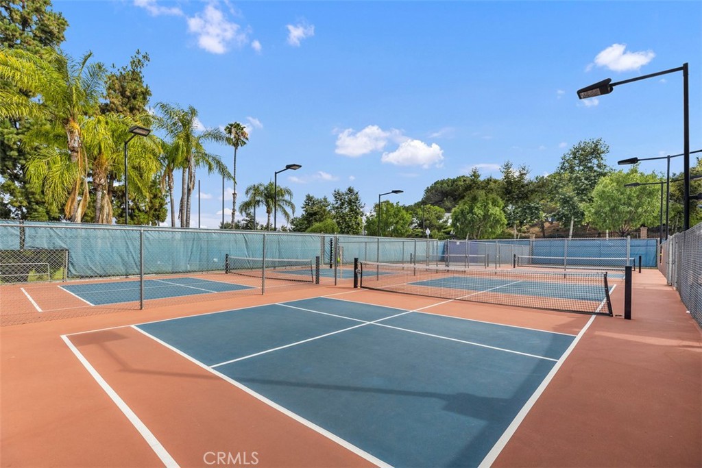 2353 Via Mariposa W 1C