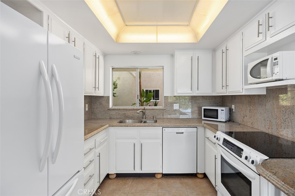 2353 Via Mariposa W 1C