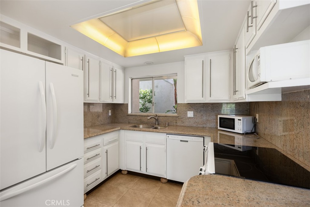 2353 Via Mariposa W 1C