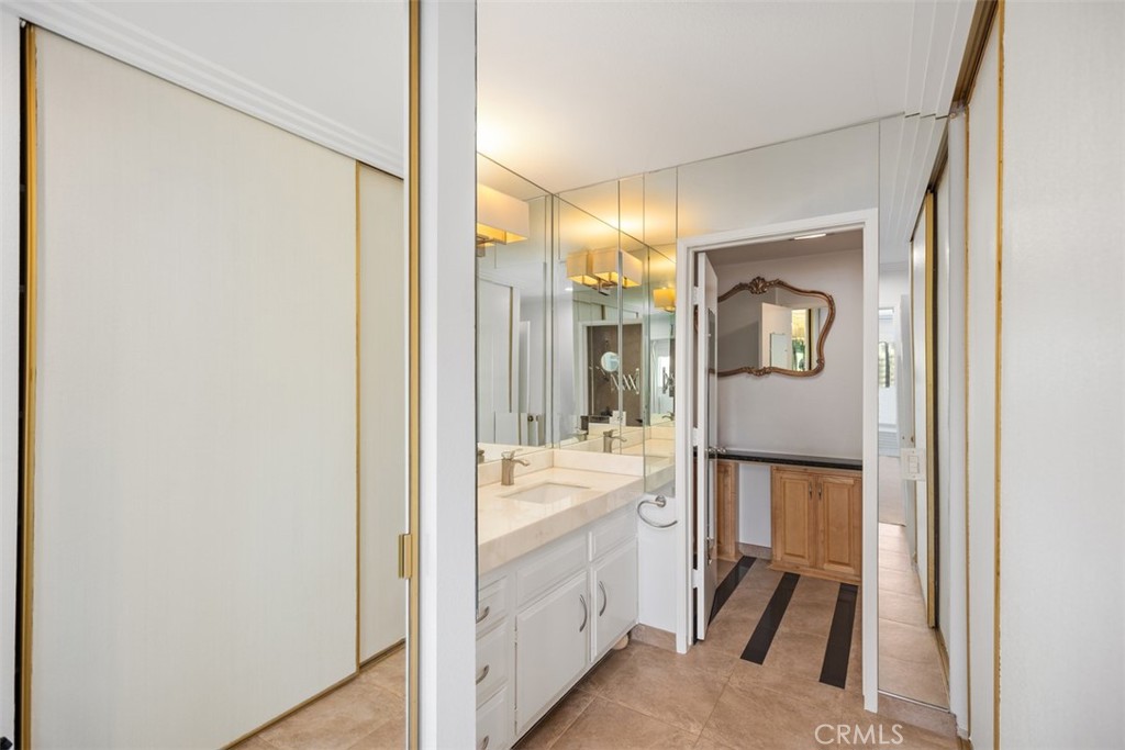 2353 Via Mariposa W 1C