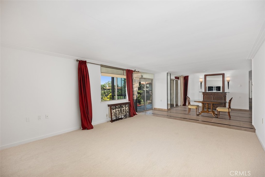 2353 Via Mariposa W 1C