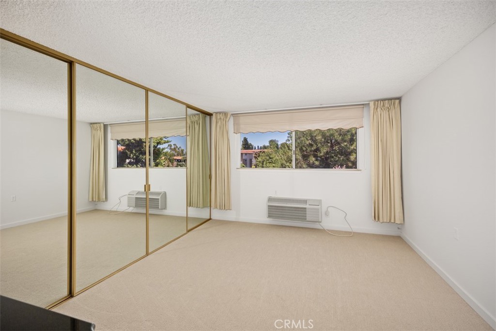 2353 Via Mariposa W 1C