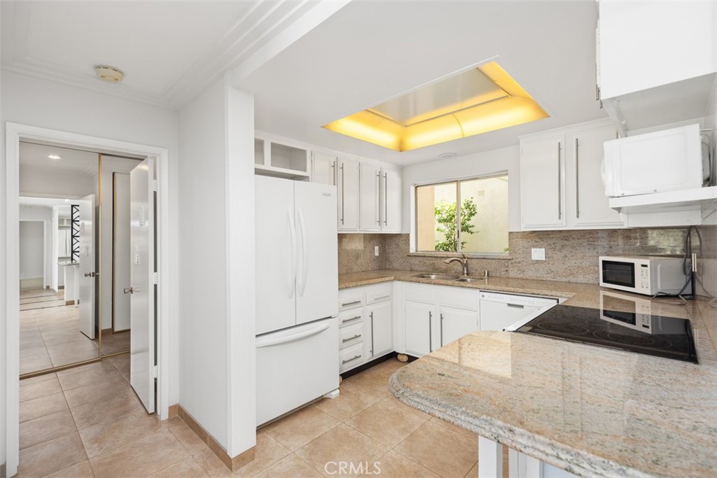 2353 Via Mariposa W 1C