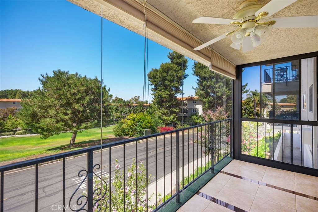 2353 Via Mariposa W 1C