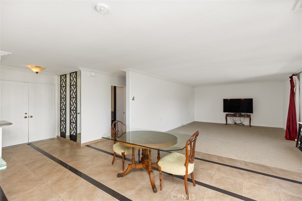 2353 Via Mariposa W 1C