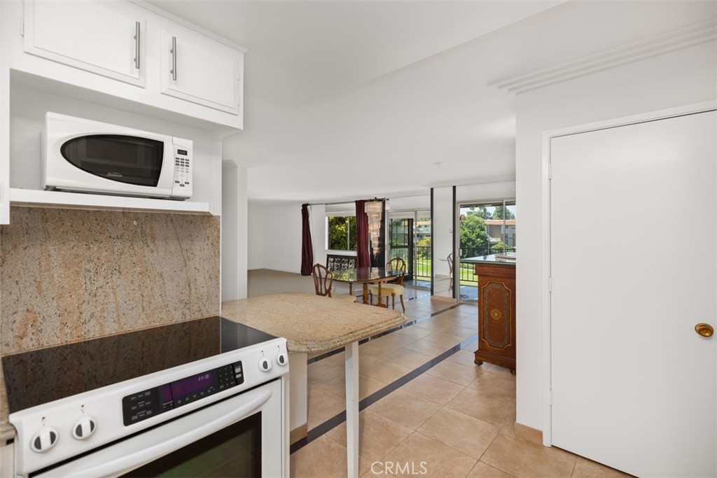 2353 Via Mariposa W 1C