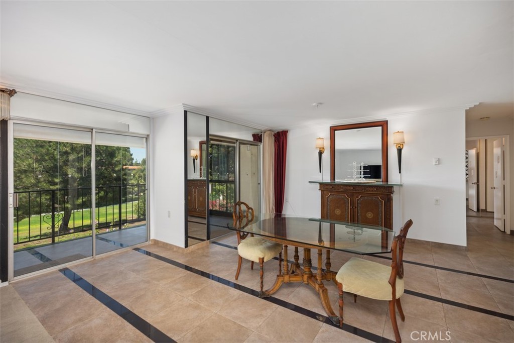 2353 Via Mariposa W 1C