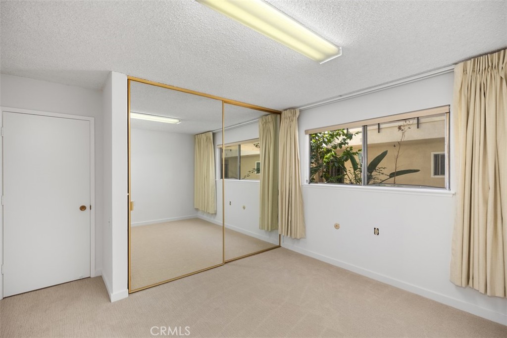 2353 Via Mariposa W 1C